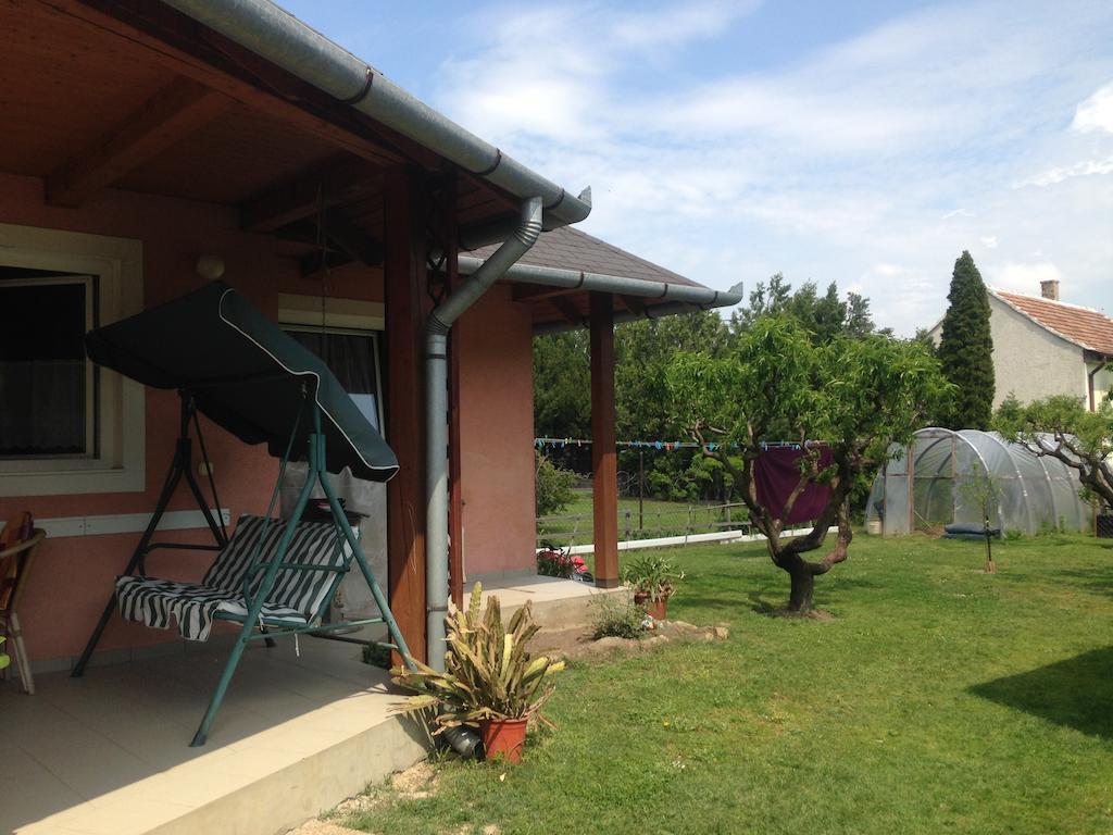 Nemeth Apartmanhaz Balatongyörök الغرفة الصورة