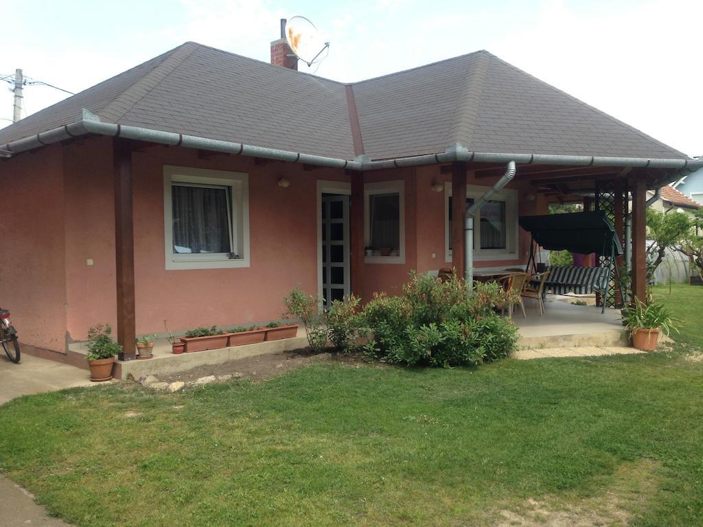 Nemeth Apartmanhaz Balatongyörök الغرفة الصورة